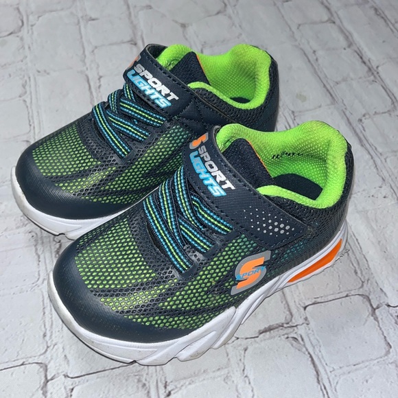 Paw Patrol & Sketchers Sport Lights sneakers. Infant boys size 6 - Picture 3 of 10